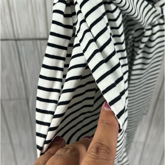 NWOT Romper with Pockets on side - Picture 4 of 4